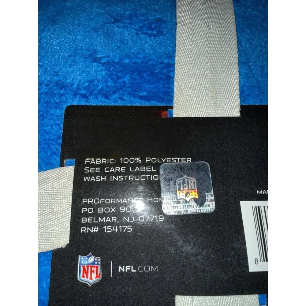 New York Giants Plush Throw Bed Blanket Retro Logo 60'' X 70'' New with Tag - Picture 3 of 5